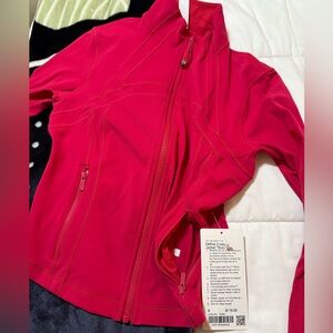 NWT Lululemon define cropped pink dragonfruit size 8